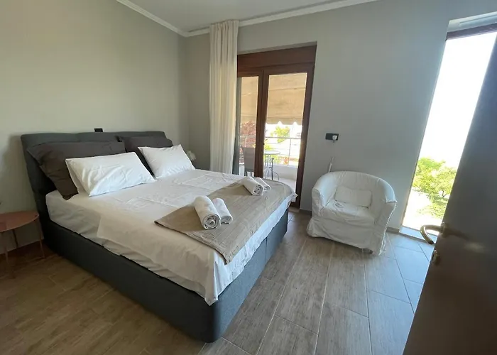 Sunny Seaside Villa-90 M From Βίλα