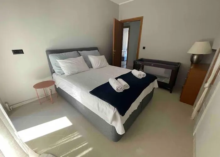 Sunny Seaside Villa-90 M From Βίλα