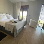 Sunny Seaside Villa-90 M From Kriopigi