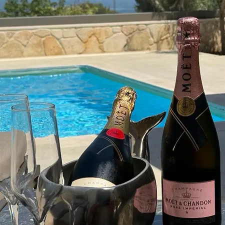 Sunny Seaside Villa-90 M From * كريوبيجي