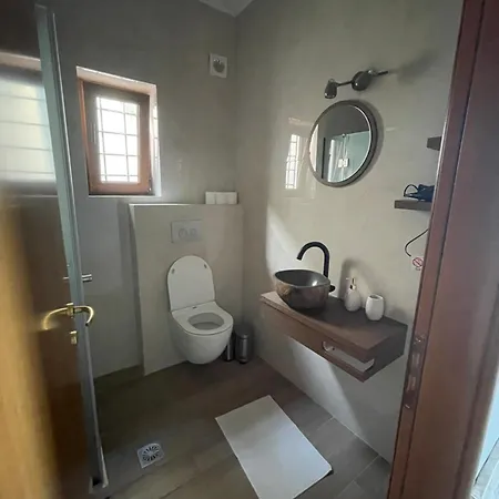 Sunny Seaside Villa-90 M From Kriopigi