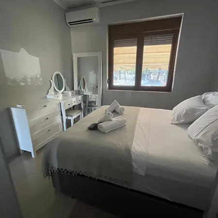 Villa Sunny Seaside Villa-90 M From