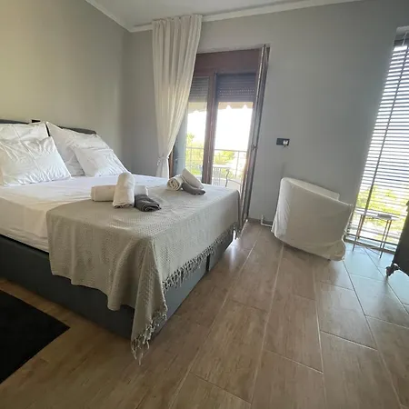 Sunny Seaside Villa-90 M From Kriopigi