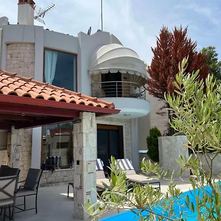 Sunny Seaside Villa-90 M From ヴィラ クリオピギ