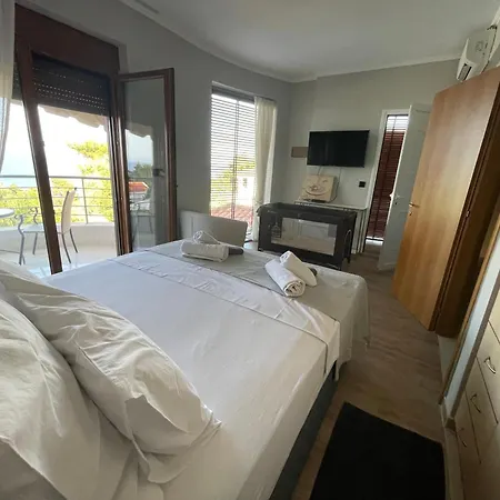 Sunny Seaside Villa-90 M From ヴィラ クリオピギ