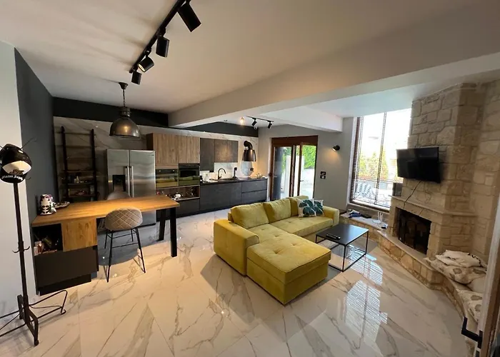 Sunny Seaside Villa-90 M From Vilă *