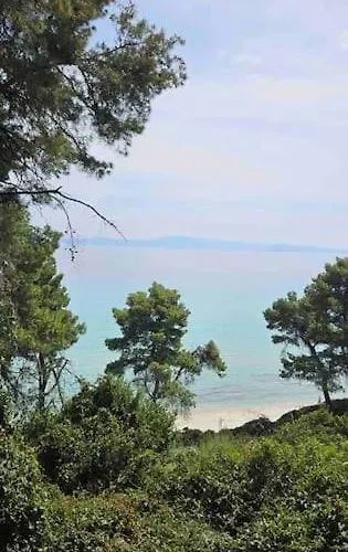 Sunny Seaside Villa-90 M From Vilă Kriopigi