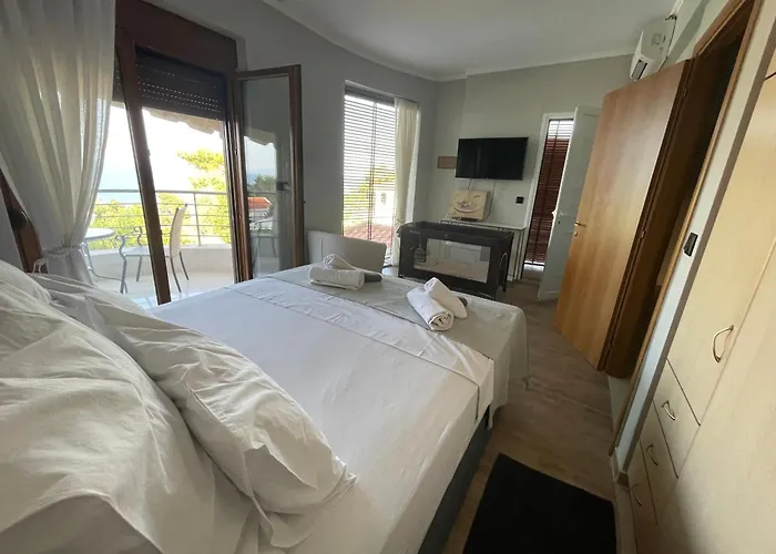 Sunny Seaside Villa-90 M From Vilă Kriopigi