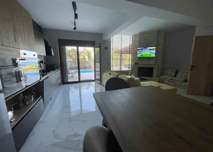 Sunny Seaside Villa-90 M From Vilă *